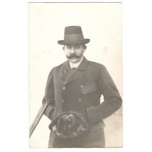 Franz Ferdinand v kabátě a s kloboukem