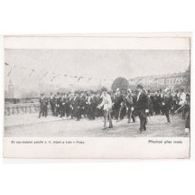 Přechod přes most- ze slavnostního pobytu F.J. císaře a krále v Praze