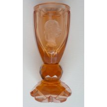 Skleněný pohár, vyjímečně tvarovaný
