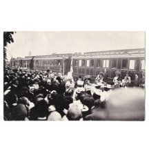 Franz Josef v obležení lidí, kteří jásají