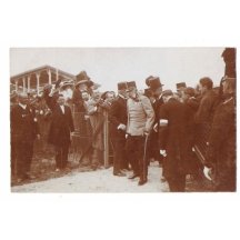 Císař Franz Joseph je vítán lidmi