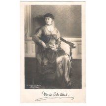 Sedící Marie Adelheid