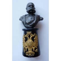 Busta Františka Josefa s orly