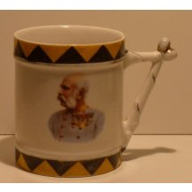 Franz Joseph ve služební uniformě na hrnečku-bubínek
