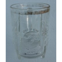 Čtyři různé typy půllitrů