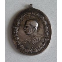 Stříbrná medaile císaře Františka Josefa v uniformě, koně