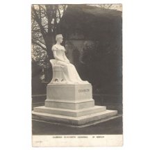 Socha sedící Elisabeth na trůnu v Meranu