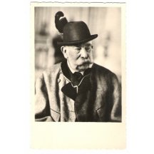 Černobílá pohlednice Franz Josefa v mysliveckém