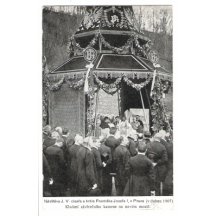 Kladení závěrečného kamene na novém mostě, Praha