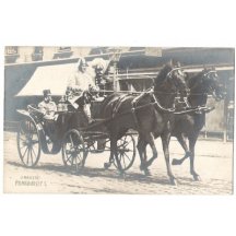 V kočáře jede císař Franz Joseph