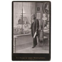 Deskové foto- Wilhelm I. sleduje vojenskou přehlídku