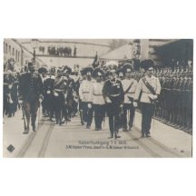 Císaře Františka a Wilhelma vítají lidé při průvodu