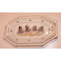 Ozdobný talíř s vyobrazením čtyř významných panovníků