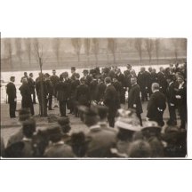 Franz Josef v obležení lidí (Praha nebo Ústí)