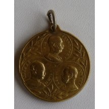 Trojportrét FJ I. se zemskými erby na medaili