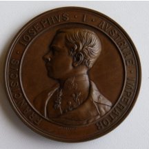 Mladý císař František Josef na medaili z bronzu