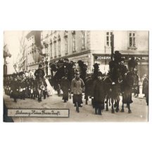 Čelo smutečního průvodu