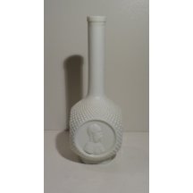 Skleněná bílá váza s portrétem císaře a Sissi