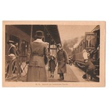 Emperor, his son and wife Zita are getting off the train