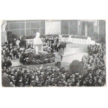 Franz Ferdinand - shromáždění lidí k příležitosti otevření jakési výstavy