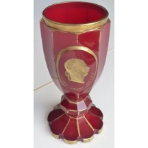 Pohár z rubínového skla 