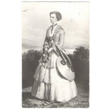 Stojící Elisabeth v dlouhých šatech