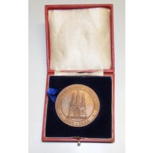 Medaile Františka Josefa, líc a rub, v původním pouzdru