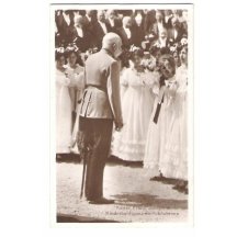 Uvítaní Franz Josefa ženami v bílých šatech