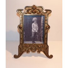 Obrázek Františka Josefa v pozlaceném rámečku