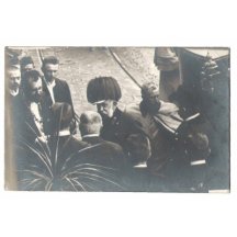 Franz Joseph vystupující z kočáru v uvítání radních