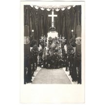 Smuteční výzdoba v kostele