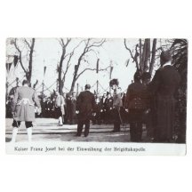 Franz Josef a skupina lidí, kteří ho vítají uvítací kapelou