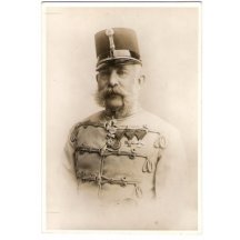 Stojící uniformovaný císař František Josef